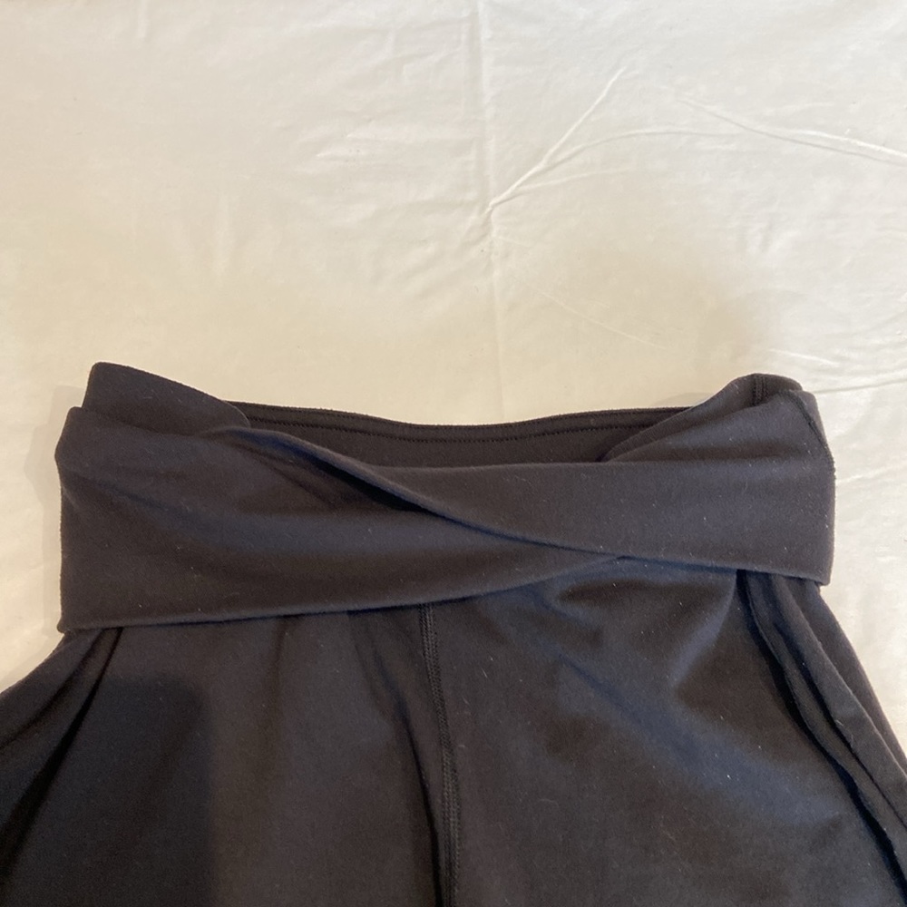 Lululemon cropped Scrunched Sides Size 4 - Picture 8 of 11